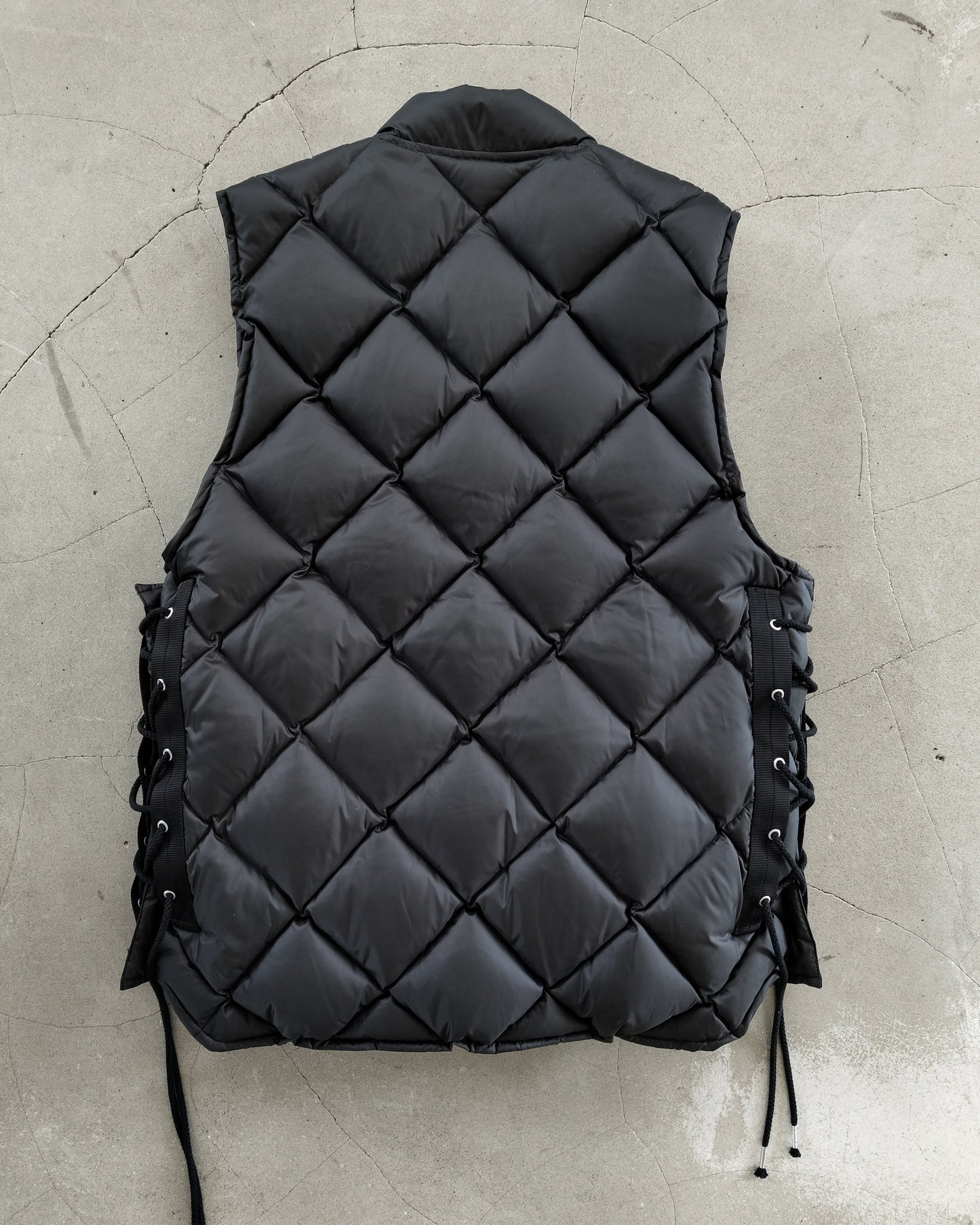 DOWN VEST