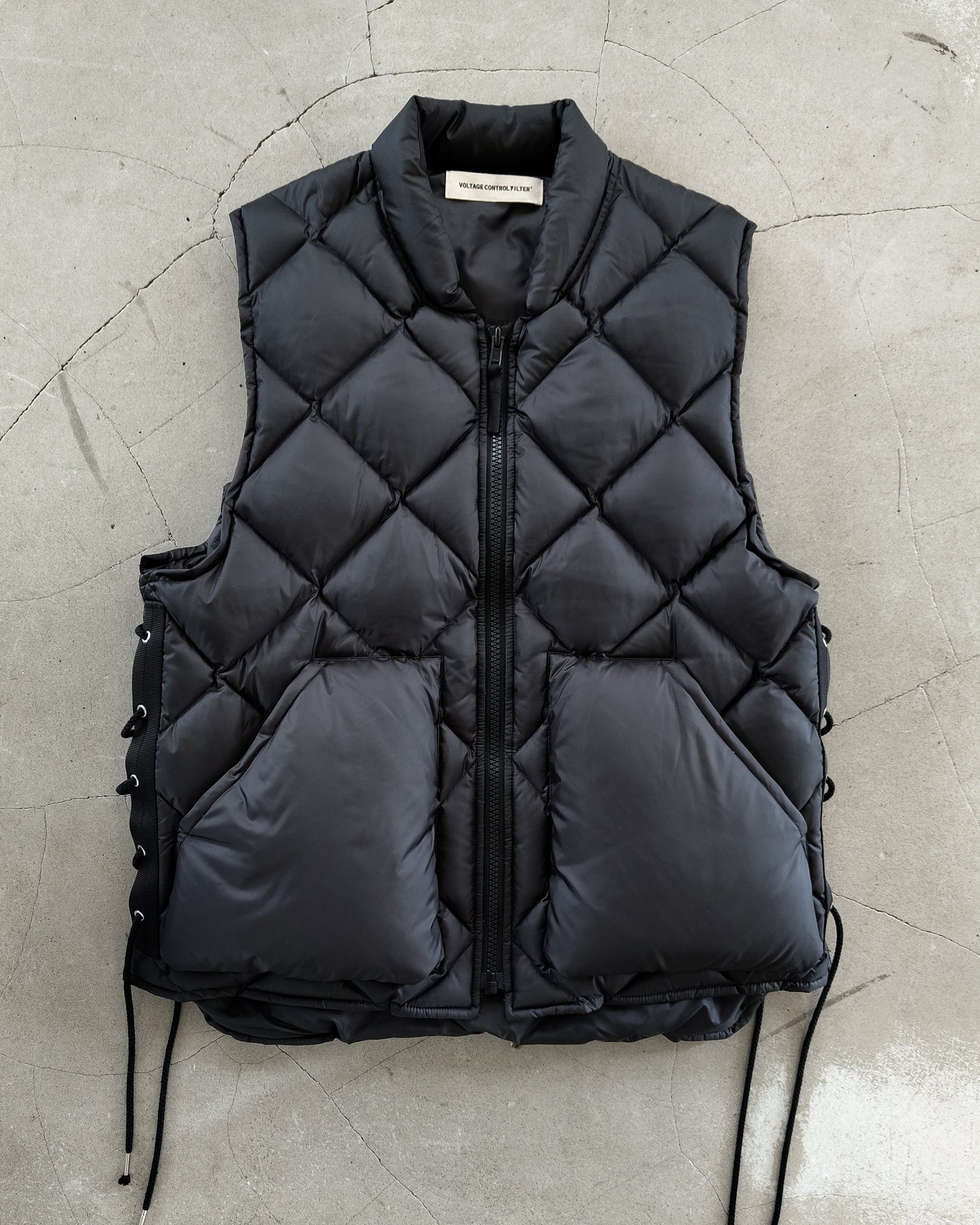 DOWN VEST